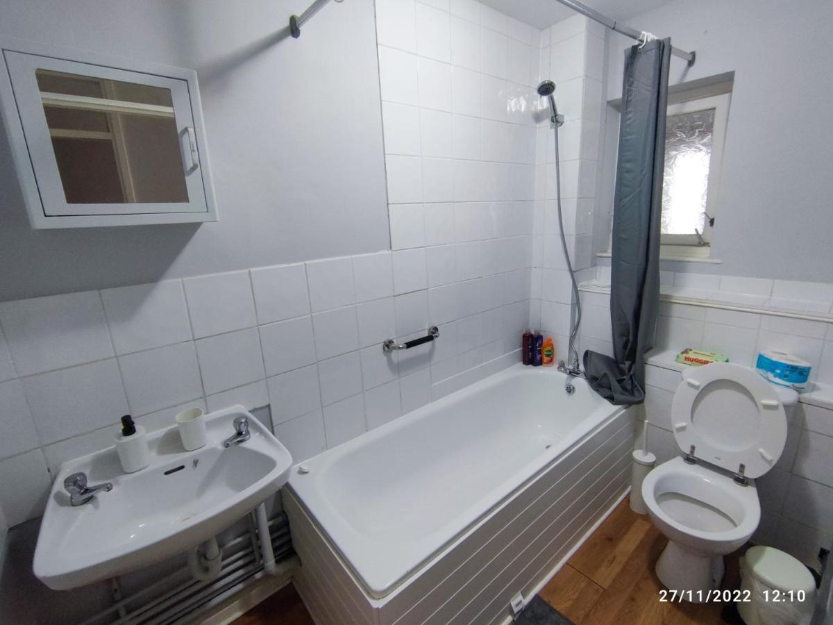 Central And Quiet Flat In London! Close To Station 外观 照片